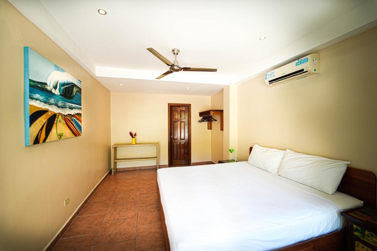 Sol Y Sombra Bed & Breakfast Bocas Town Bagian luar foto